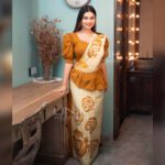 Handcrafted Cotton Batik Saree 24146 - Ivory and mustard yellow saree - Image 2