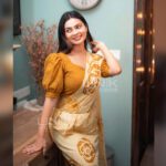 Handcrafted Cotton Batik Saree 24146 - Ivory and mustard yellow saree - Image 3