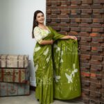 Handcrafted Cotton Batik Saree 2636 - Olive green saree - Image 3