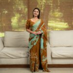 Handcrafted Cotton Batik Saree 2638 - Ocean blue and brown saree - Image 2
