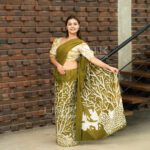 Handcrafted Cotton Batik Saree 2645 - Gold saree - Image 2