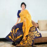 Handcrafted Cotton Batik Saree 19688 - Yellow and blue saree - Image 3