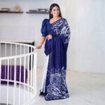 Handcrafted Cotton Batik Saree 2231 -  Blue and white saree - Image 2