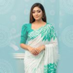 Handcrafted Cotton Batik Saree 2259 - White and apple green saree - Image 4