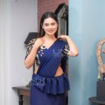 Handcrafted Cotton Batik Saree 24150 - Blue and beige saree - Image 4