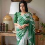 Handcrafted Cotton Batik Saree 2480 - Green and white saree - Image 3