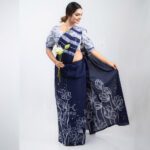 Handcrafted Cotton Batik Saree 2511 - Blue and white saree - Image 4