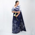 Handcrafted Cotton Batik Saree 2511 - Blue and white saree - Image 3
