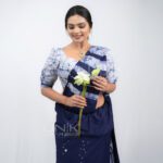 Handcrafted Cotton Batik Saree 2511 - Blue and white saree - Image 5