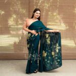 Handcrafted Cotton Batik Saree 2652 - Green and cream color saree - Image 2