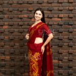 Handcrafted Cotton Batik Saree 2659 -  Deep maroon and golden yellow saree - Image 3