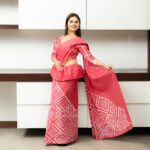 Handcrafted Cotton Batik Saree 2660 -  Pink and white saree - Image 2