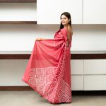 Handcrafted Cotton Batik Saree 2660 -  Pink and white saree - Image 3