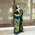 Handcrafted Cotton Batik Saree 2662 -  Emerald green and yellow saree - Image 3