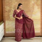 Handcrafted Cotton Batik Saree 2664 -  Maroon and bronze yellow saree - Image 2