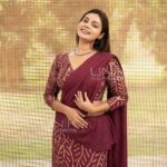 Handcrafted Cotton Batik Saree 2664 -  Maroon and bronze yellow saree - Image 3