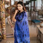 Handcrafted Cotton Batik Saree E2524 - Purple and black saree - Image 3