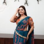 Handcrafted Cotton Batik Saree 2244 - Red and green saree - Image 2