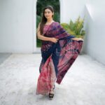 Handcrafted Cotton Batik Saree 24130 - Magenta and blue saree - Image 2