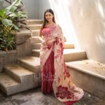 Handcrafted Cotton Batik Saree 24142 - Red and beige saree - Image 2
