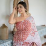Handcrafted Cotton Batik Saree 2470 - White and peach pink saree - Image 2