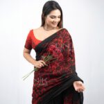 Handcrafted Cotton Batik Saree 2508 - Red and black saree - Image 3