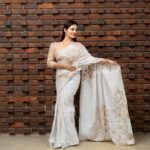 Handcrafted Cotton Batik Saree 2666 - White and light brown saree - Image 2