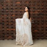 Handcrafted Cotton Batik Saree 2666 - White and light brown saree - Image 3