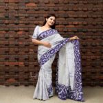 Handcrafted Cotton Batik Saree 2667 - White and blue saree - Image 2