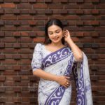 Handcrafted Cotton Batik Saree 2667 - White and blue saree - Image 4