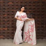 Handcrafted Cotton Batik Saree 2670 - White and pink saree - Image 2