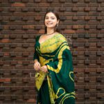 Handcrafted Cotton Batik Saree 2675 - Forest Green and Bright Yellow Saree - Image 4