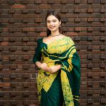 Handcrafted Cotton Batik Saree 2675 - Forest Green and Bright Yellow Saree - Image 5