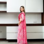 Handcrafted Cotton Batik Saree 2680 - Pink and White Saree - Image 3