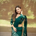 Handcrafted Cotton Batik Saree 2683 - Emerald Green and Beige Saree - Image 5