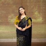 Handcrafted Cotton Batik Saree 2687 - Black and Olive Green Saree - Image 3
