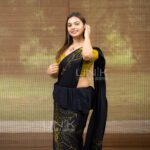 Handcrafted Cotton Batik Saree 2687 - Black and Olive Green Saree - Image 4