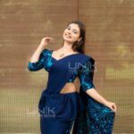 Handcrafted Cotton Batik Saree 2688 - Navy Blue and Turquoise Blue Saree - Image 4