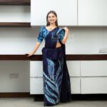 Handcrafted Cotton Batik Saree 2689 - Midnight Blue and Ice Blue Saree - Image 2