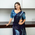 Handcrafted Cotton Batik Saree 2689 - Midnight Blue and Ice Blue Saree - Image 3