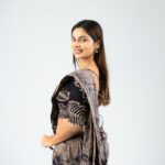 Handcrafted Cotton Batik Saree 26101 - Black and Beige Saree - Image 3