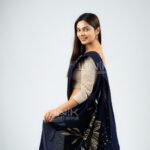 Handcrafted Cotton Batik Saree 26103 - Navy Blue and Cream Saree - Image 4