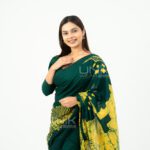 Handcrafted Cotton Batik Saree 2692 - Dark Green and Bright Yellow Saree - Image 5