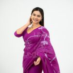 Handcrafted Cotton Batik Saree 2693 - Magenta (Orchid Purple) and Light Lavender Saree - Image 4