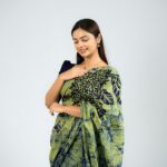 Handcrafted Cotton Batik Saree 2699 - Olive Green and Navy Blue Saree - Image 4