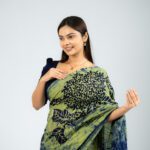Handcrafted Cotton Batik Saree 2699 - Olive Green and Navy Blue Saree - Image 6