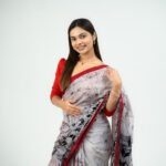 Handcrafted Cotton Batik Saree E0226 - Off-White with Black and Red Accents Saree - Image 5