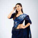 Handcrafted Cotton Batik Saree E0426 - Navy Blue, Light Blue & White Saree - Image 4