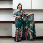 Handcrafted Cotton Batik Saree L0011 - Green and Dark Red Saree (Limited) - Image 2