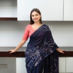 Handcrafted Cotton Batik Saree L0014 - Dark Blue(Black) and Salmon Pink Saree (Limited) - Image 3